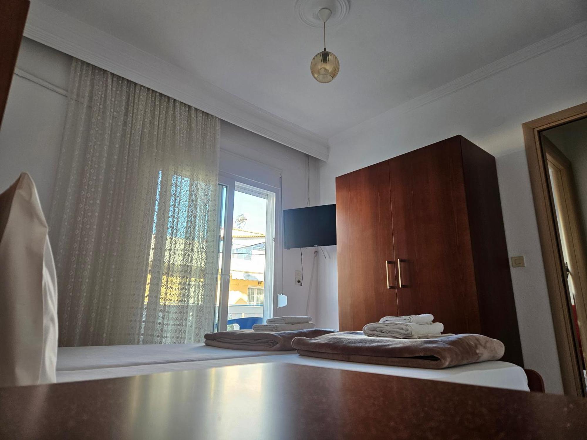 Leonidas Apartments Néa Péramos Kültér fotó