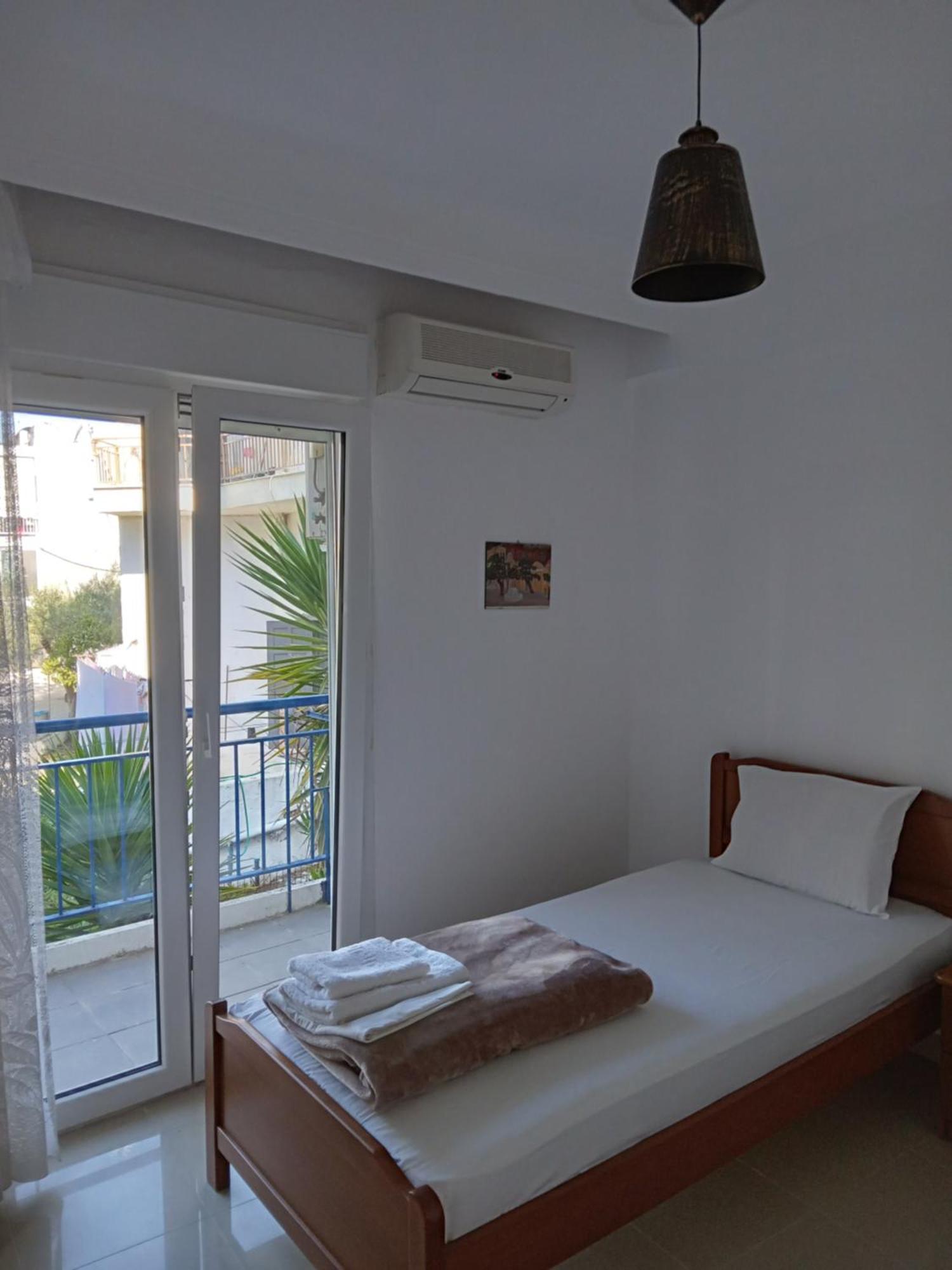 Leonidas Apartments Néa Péramos Kültér fotó