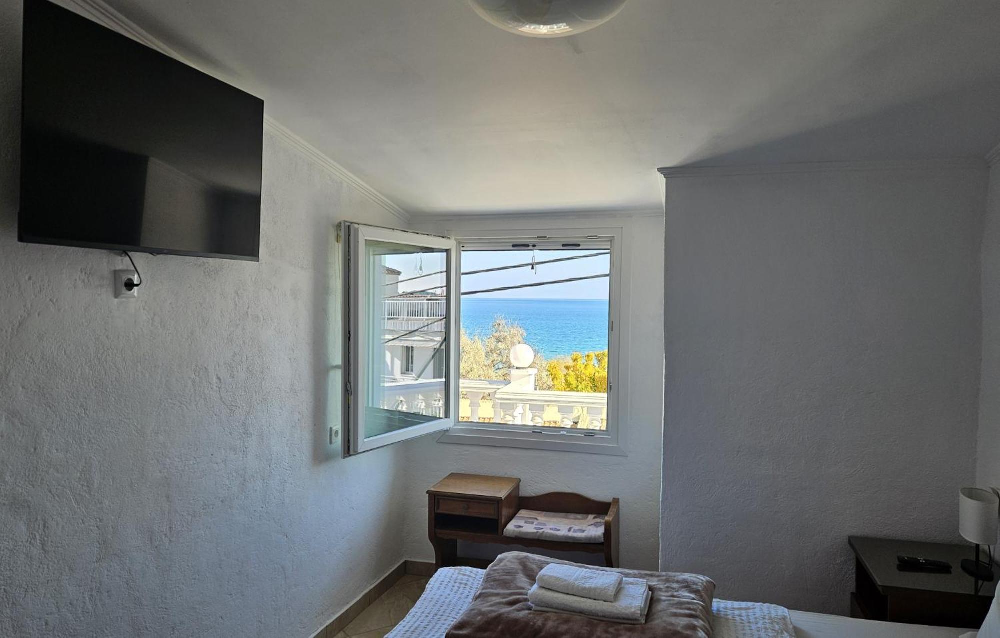 Leonidas Apartments Néa Péramos Kültér fotó