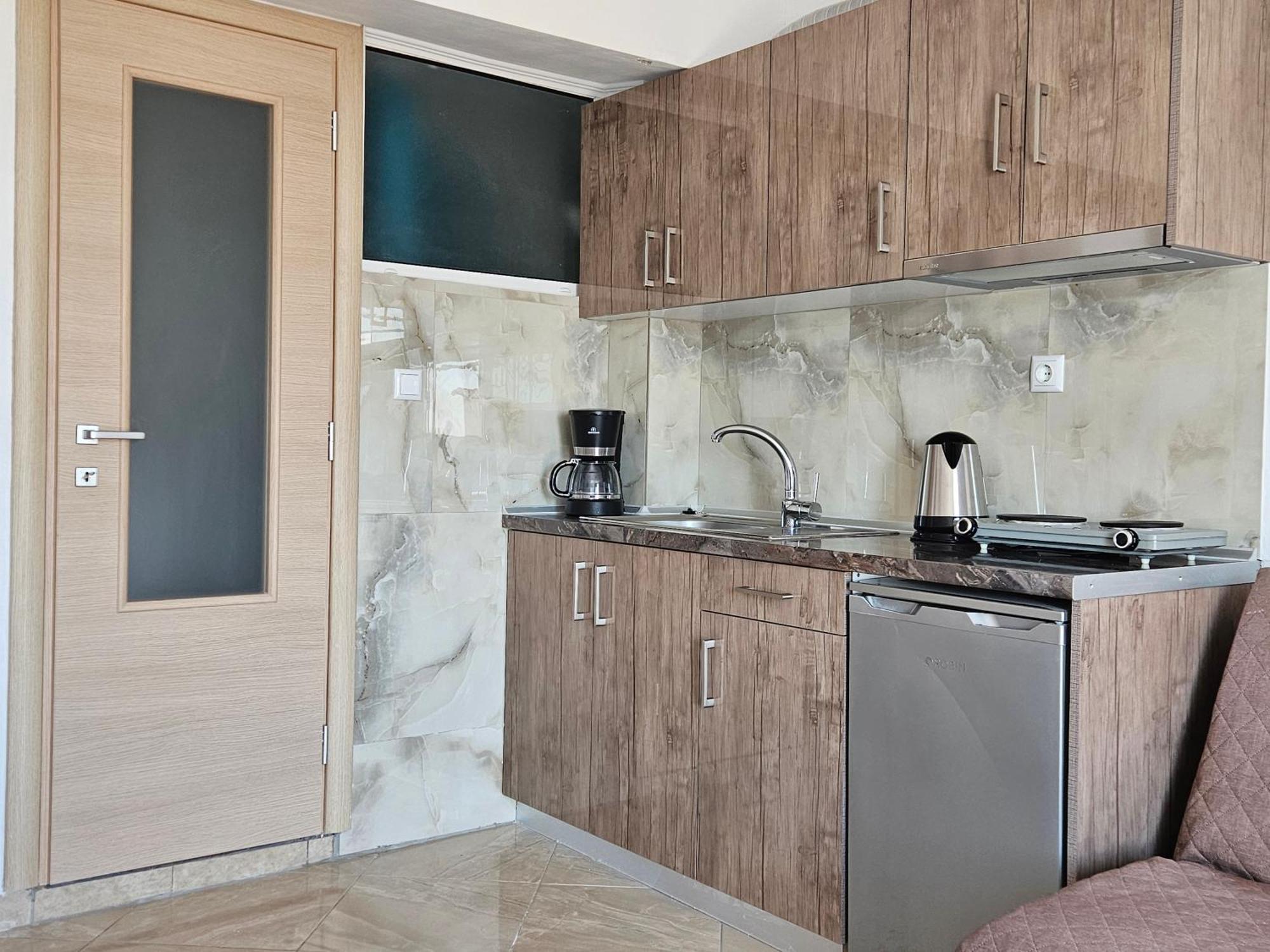 Leonidas Apartments Néa Péramos Kültér fotó