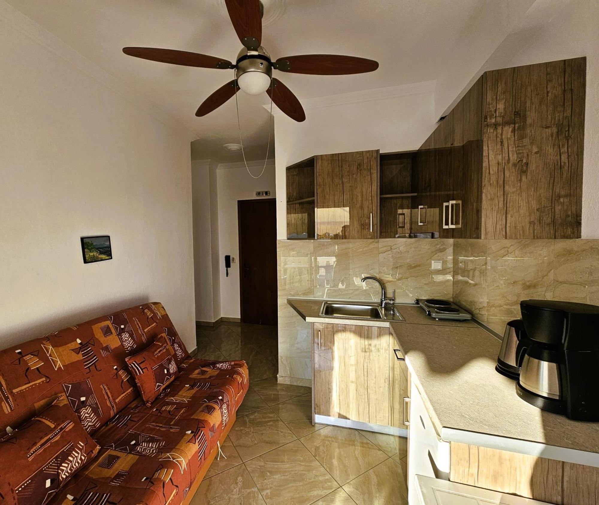 Leonidas Apartments Néa Péramos Kültér fotó